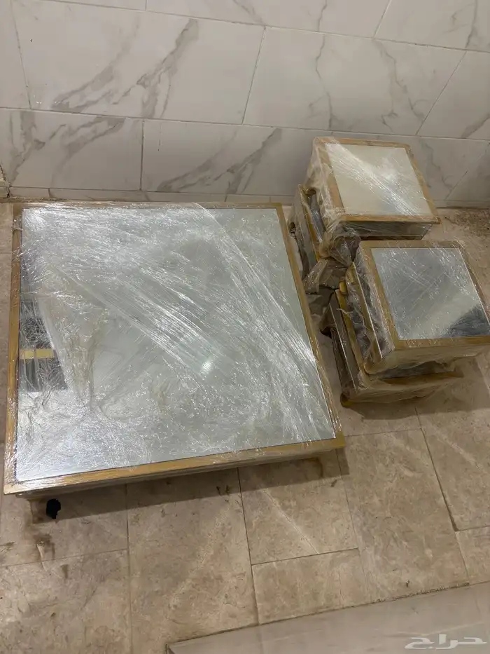 طاولة ارضية مع 4 طاولات خدمات 2