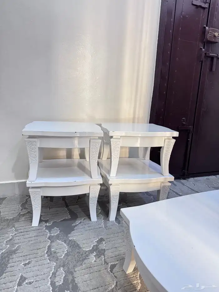طاوله ارضيه مع 4 خدمات 3