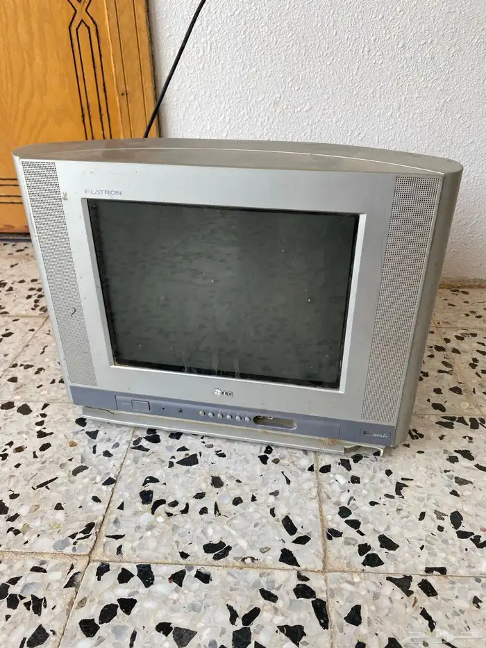 للبيع تلفزيون شغال تراث نظيف 3