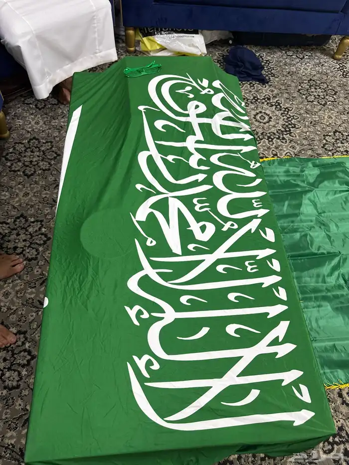 للبيع 3 اعلام 2 بعصى وواحد كبوت 0