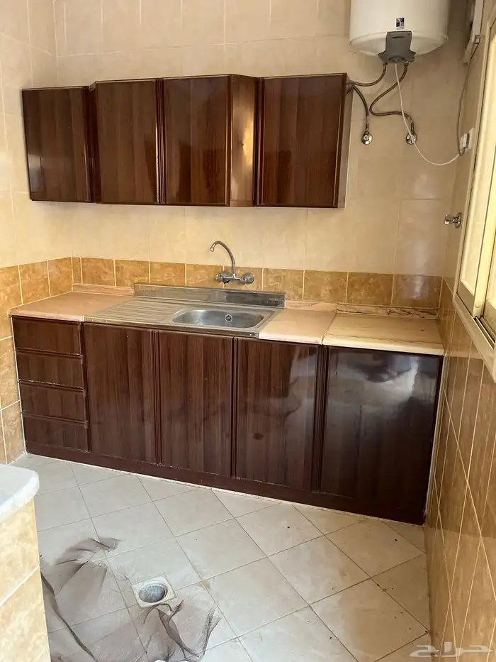 فرصه استثماريه مطعم في موقع ممتاز للإيجار 6