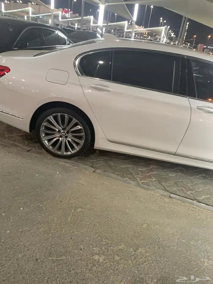 بي إم دبليو 740Li Luxury 2