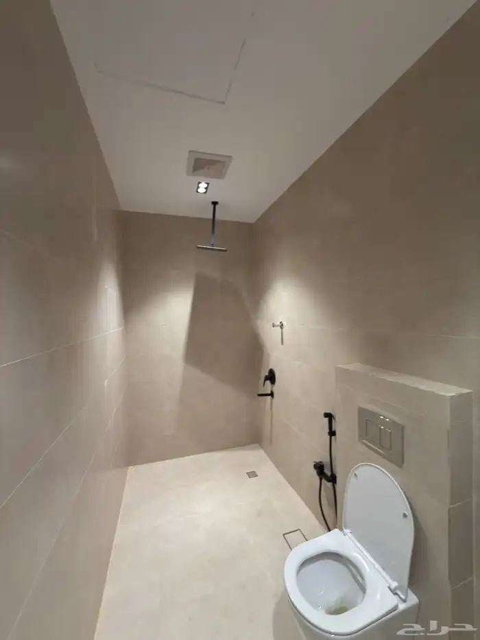 للبيع شقق سكنيه فاخرة طريق المدينه العسكريه بخميس مشيط 22