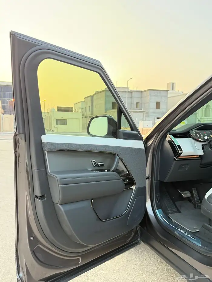 رنج روفر سبورت HSE 2025 13