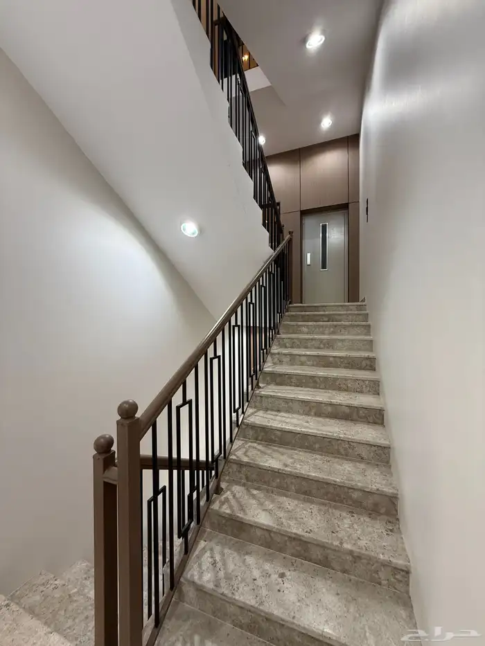 للبيع شقق سكنيه فاخرة طريق المدينه العسكريه بخميس مشيط 3