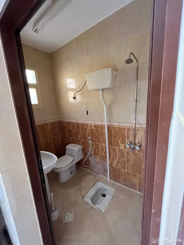 فرصه استثماريه مطعم في موقع ممتاز للإيجار 4