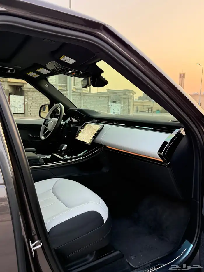 رنج روفر سبورت HSE 2025 12