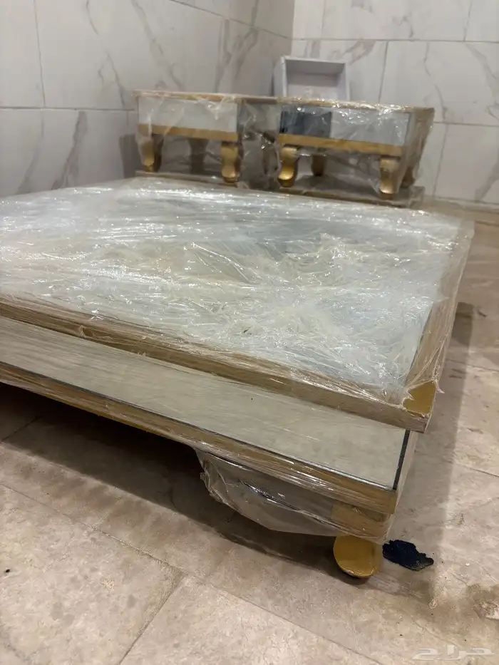 طاولة ارضية مع 4 طاولات خدمات 1