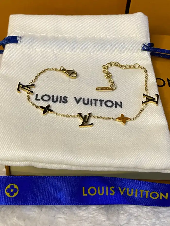 سلاسل واساور لويس فيتون مع الملحقات كواليتي 12