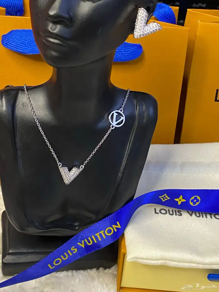 سلاسل واساور لويس فيتون مع الملحقات كواليتي 7