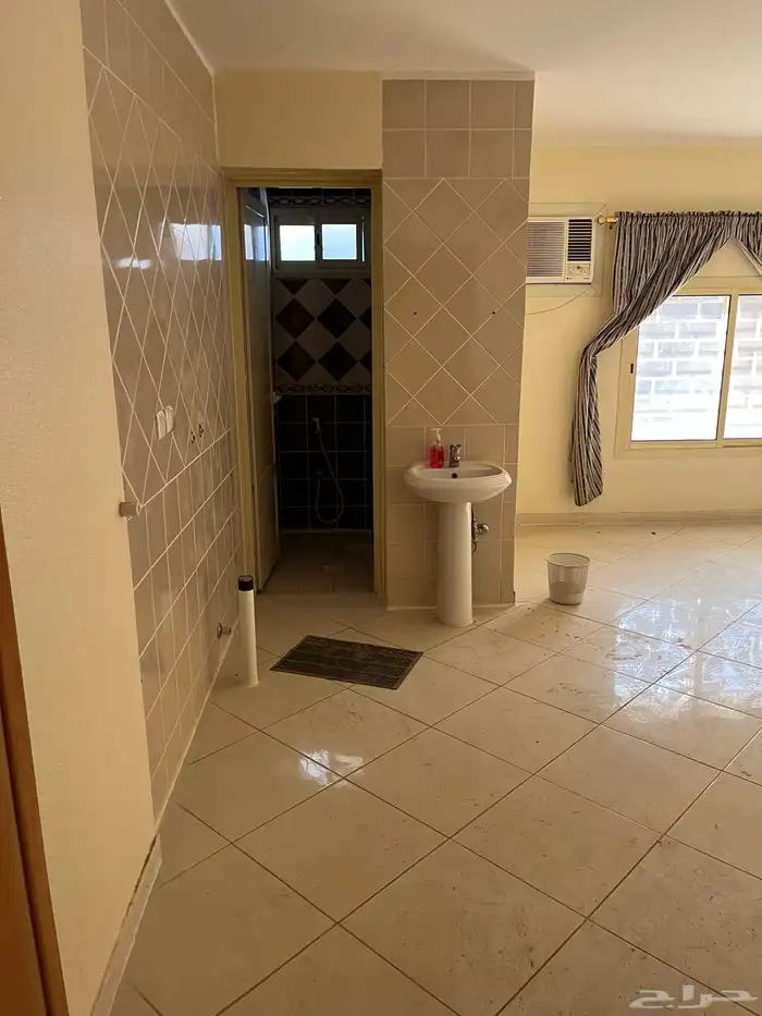 فرصه استثماريه مطعم في موقع ممتاز للإيجار 13