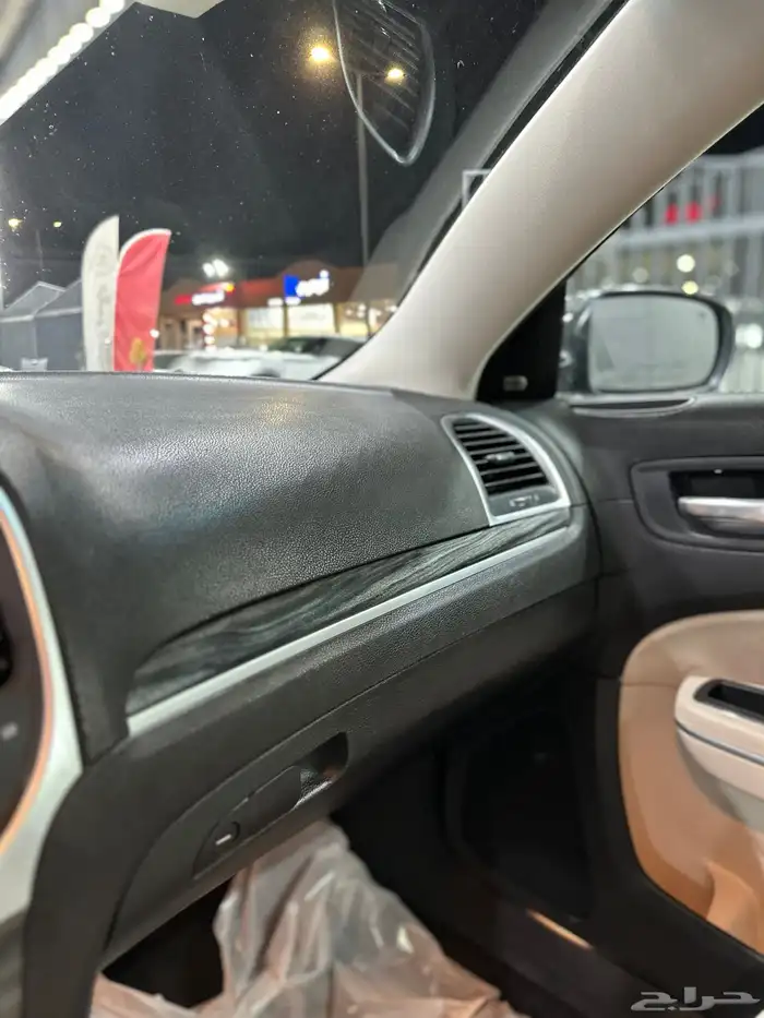 كرايزلر C300 اسود 2019 LTD لدى معرض(عبيد الرشيدي) 28