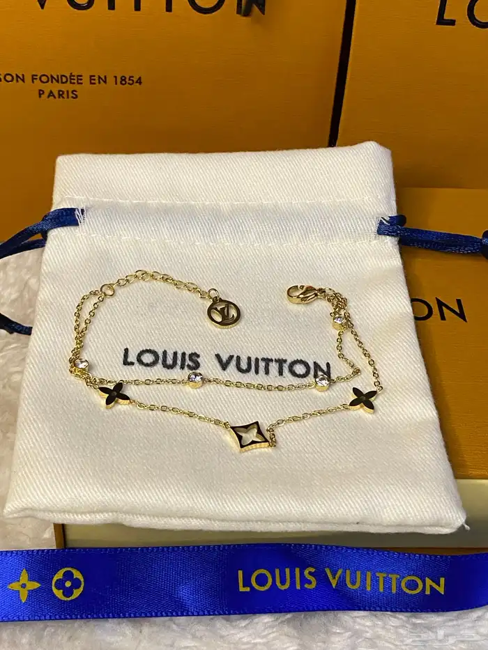 سلاسل واساور لويس فيتون مع الملحقات كواليتي 11