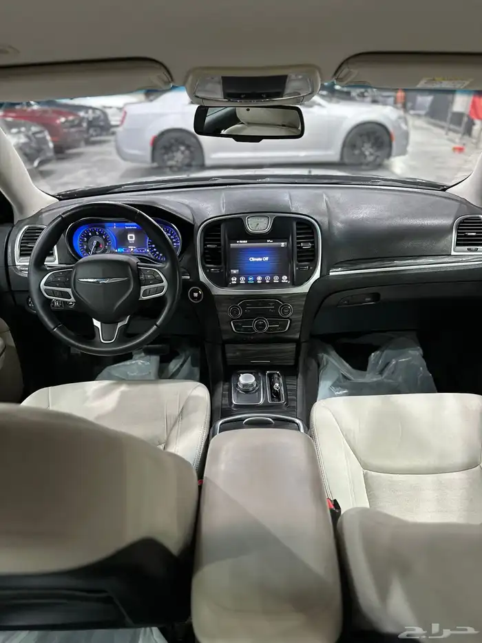 كرايزلر C300 اسود 2019 LTD لدى معرض(عبيد الرشيدي) 34