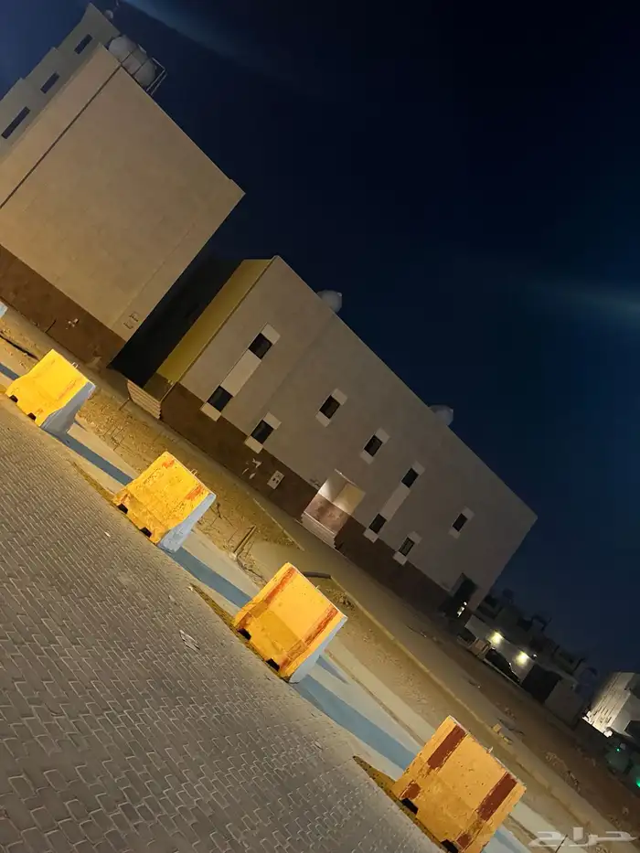 للبيع فيلا  وشقق عظم في الروابي خلف الجوزات 800م 2