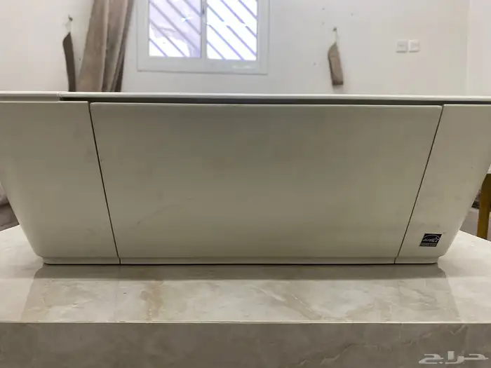 طابعة hp مستخدمه استخدام نظيف و طاولة 2