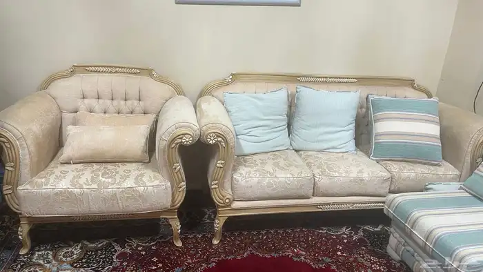 للبيع كنب وطني فاخر بحالة ممتازة 3