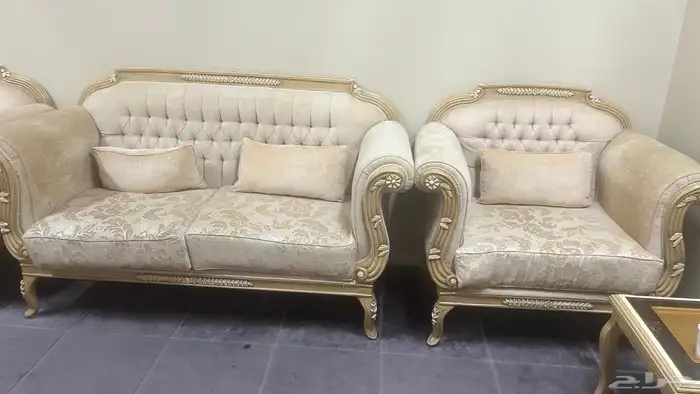 للبيع كنب وطني فاخر بحالة ممتازة 2