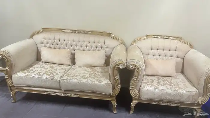 للبيع كنب وطني فاخر بحالة ممتازة 1