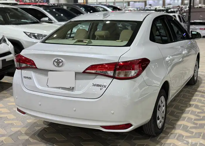 تويوتا يارس Y استاندر 2022 14