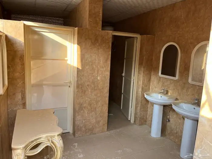 فرصه استثماريه مطعم في موقع ممتاز للإيجار 21