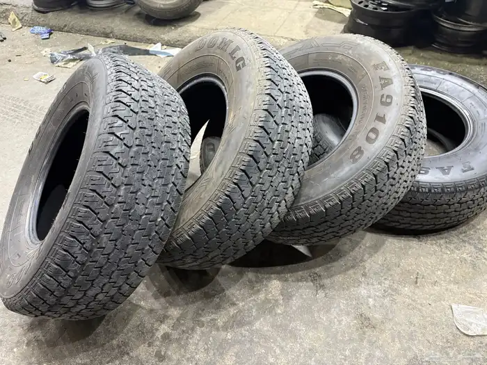 أربع كفرات دعسة برجستون شبه الجديد مقاس 16-70-275 18