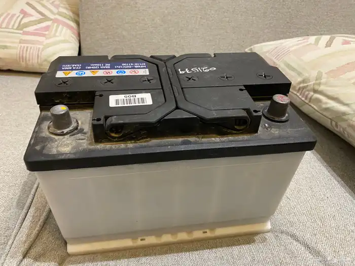 بطارية سيارة زيرو وكالة AGM استخدام اقل من سنة بحاله ممتازه 1