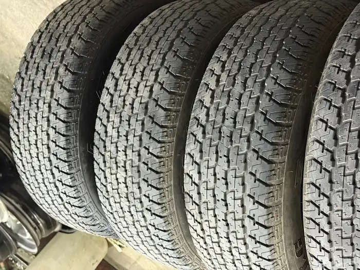 أربع كفرات دعسة برجستون شبه الجديد مقاس 16-70-275 5