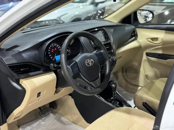 تويوتا يارس Y استاندر 2022 4