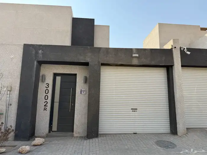 فيلا للبيع في حي المونسيه بمساحة 240 0
