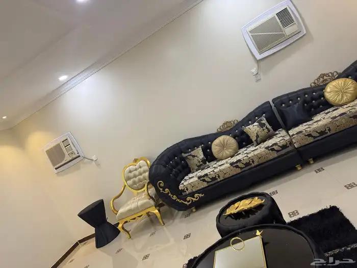 للبيع أثاث فاخر ( كنب   ستاير   طاولات   سجادة ) 3