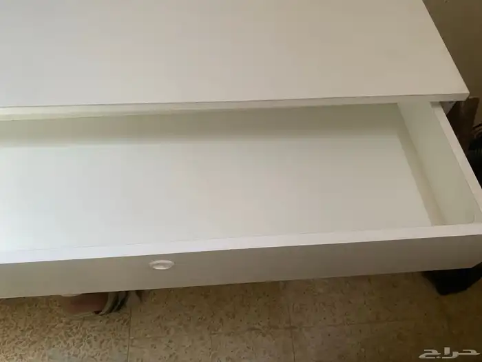 طابعة hp مستخدمه استخدام نظيف و طاولة 3