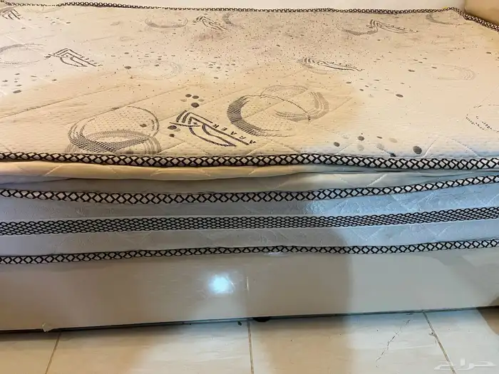اغراض بيت للبيع كرسي سياره من مون وتخت عرضو 120 وطولو 200 2