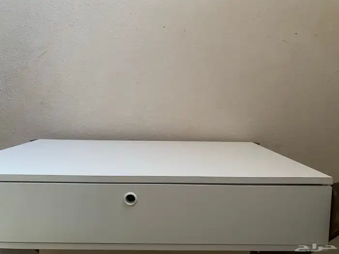 طابعة hp مستخدمه استخدام نظيف و طاولة 5