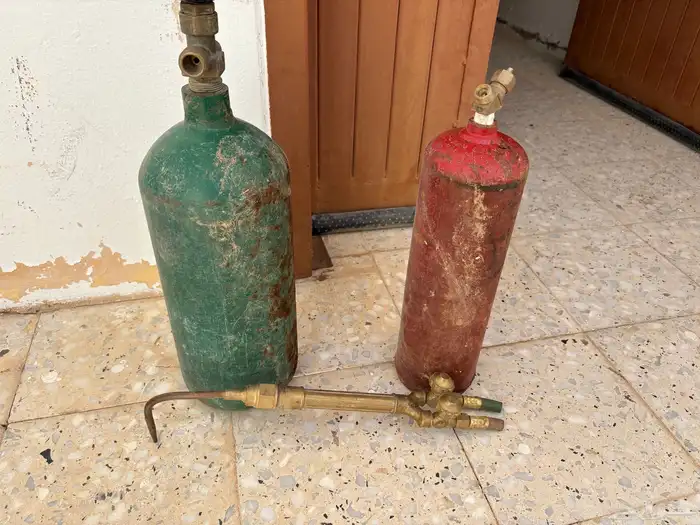 اسطوانات كسجين تقطيع صغيرة بالمسدس 1