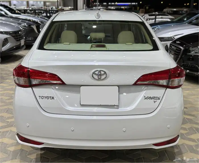 تويوتا يارس Y استاندر 2022 13