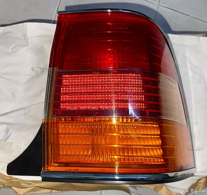 اسطب ركن يمين تويوتا كراون 98 وتحت جديد اصلي 2