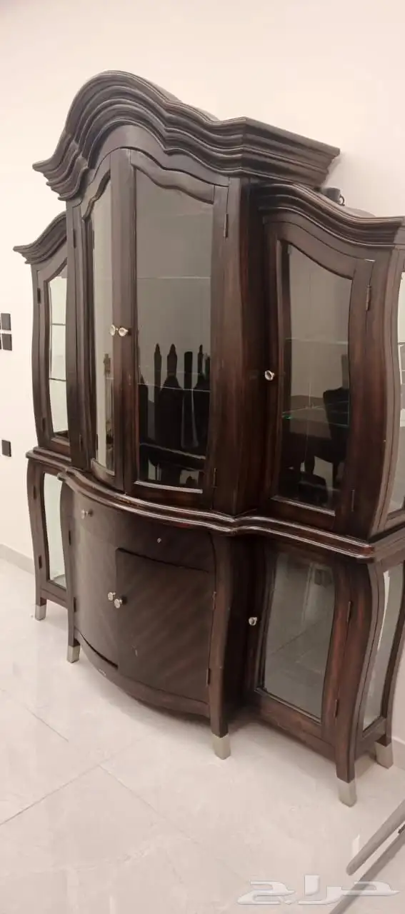 سفرة طعام 8 كراسي مع بوفيه ودولاب 1300 2