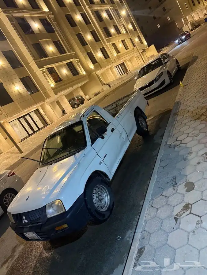 مستبيشي وانيت للبيع صندوق طويل 2005 بنزين 1