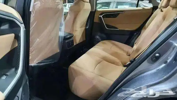 تويوتا راف فور LE بنزين دفع رباعي 2025 10