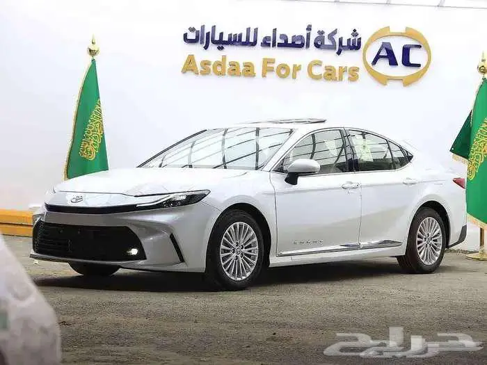 تويوتا كامري LE بنزين 2025 1