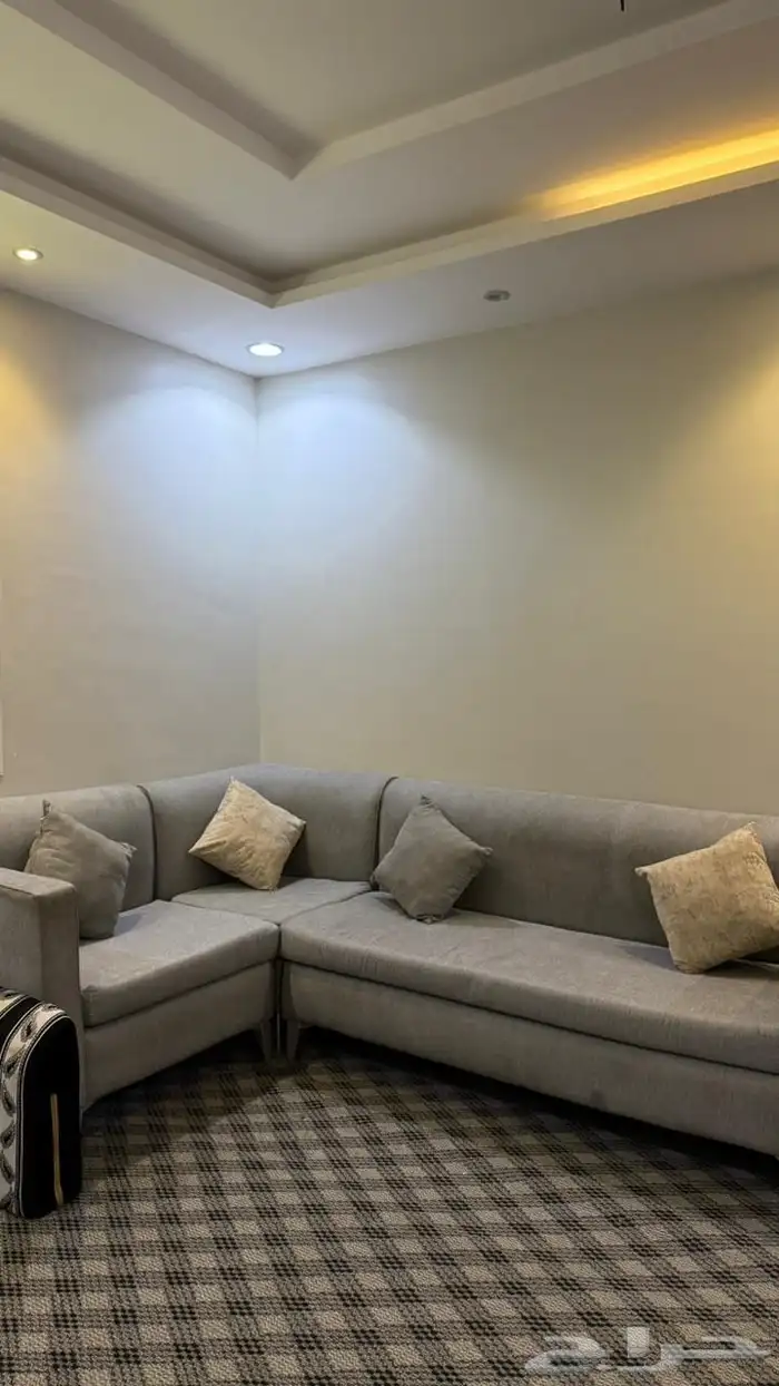 كنب ثلاث قطع للبيع 2