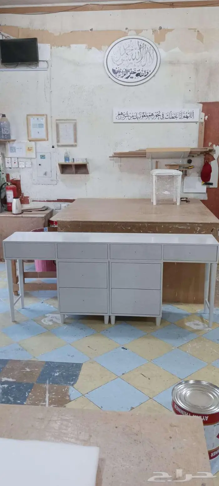 نجار تفصيل وتصميم جميع أعمال الخشب والديكورات وصيانة 12