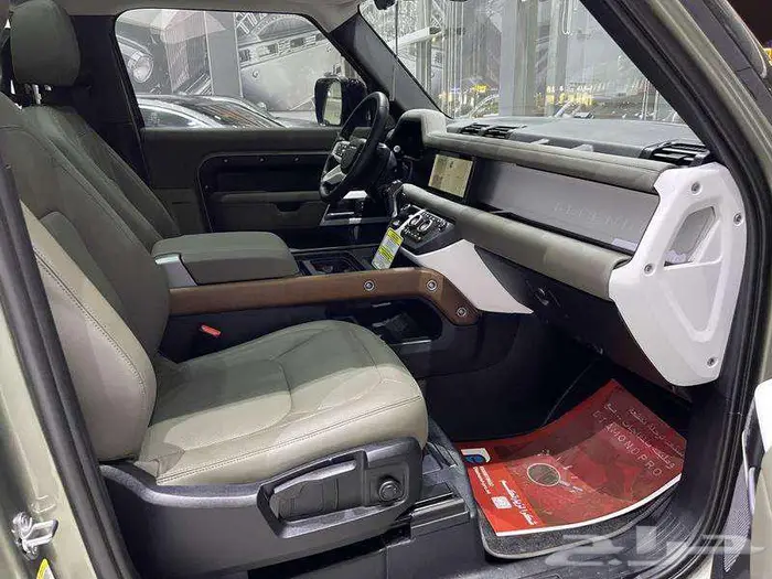 لاندروفر - ديفندر S P300 - 2024 18