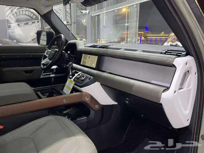 لاندروفر - ديفندر S P300 - 2024 23