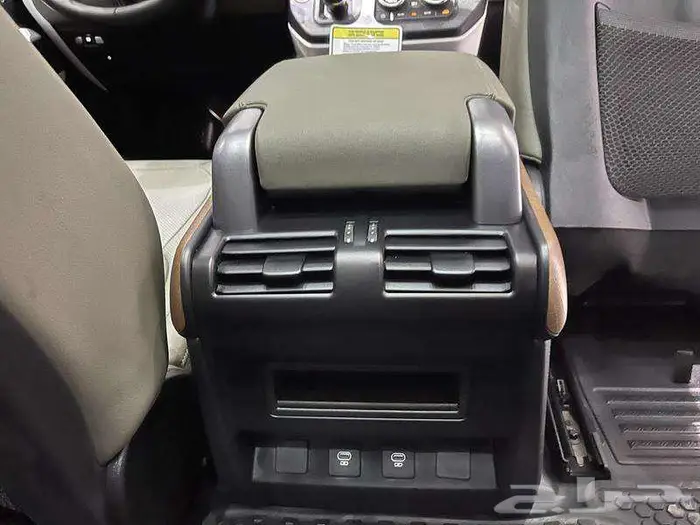 لاندروفر - ديفندر S P300 - 2024 25