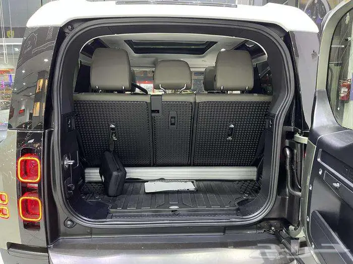 لاندروفر - ديفندر S P300 - 2024 27