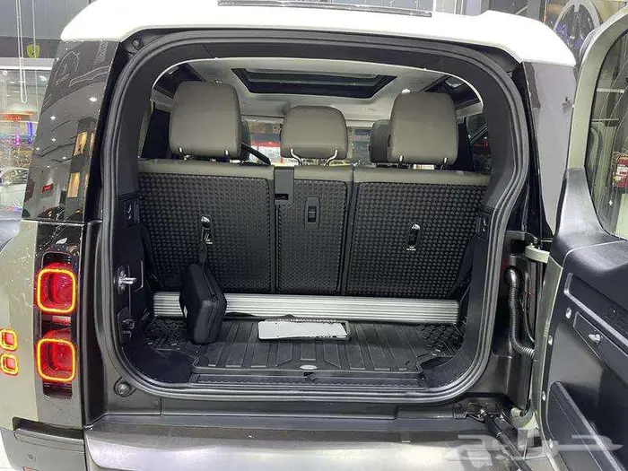 لاندروفر - ديفندر S P300 - 2024 29