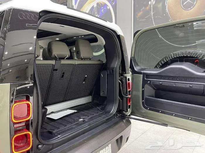 لاندروفر - ديفندر S P300 - 2024 30