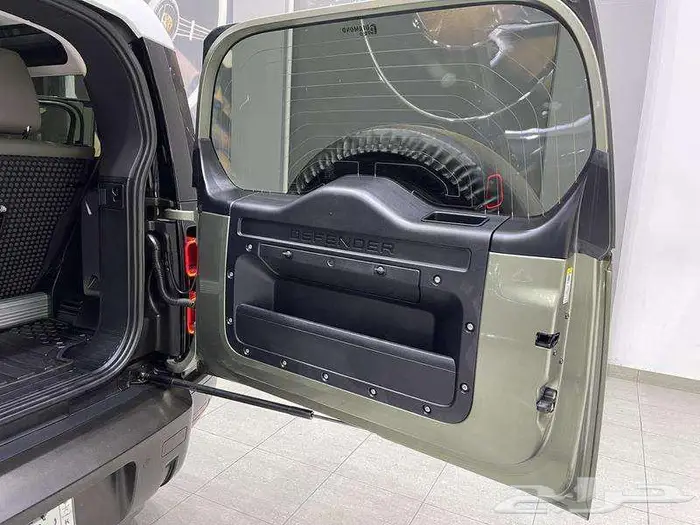 لاندروفر - ديفندر S P300 - 2024 32